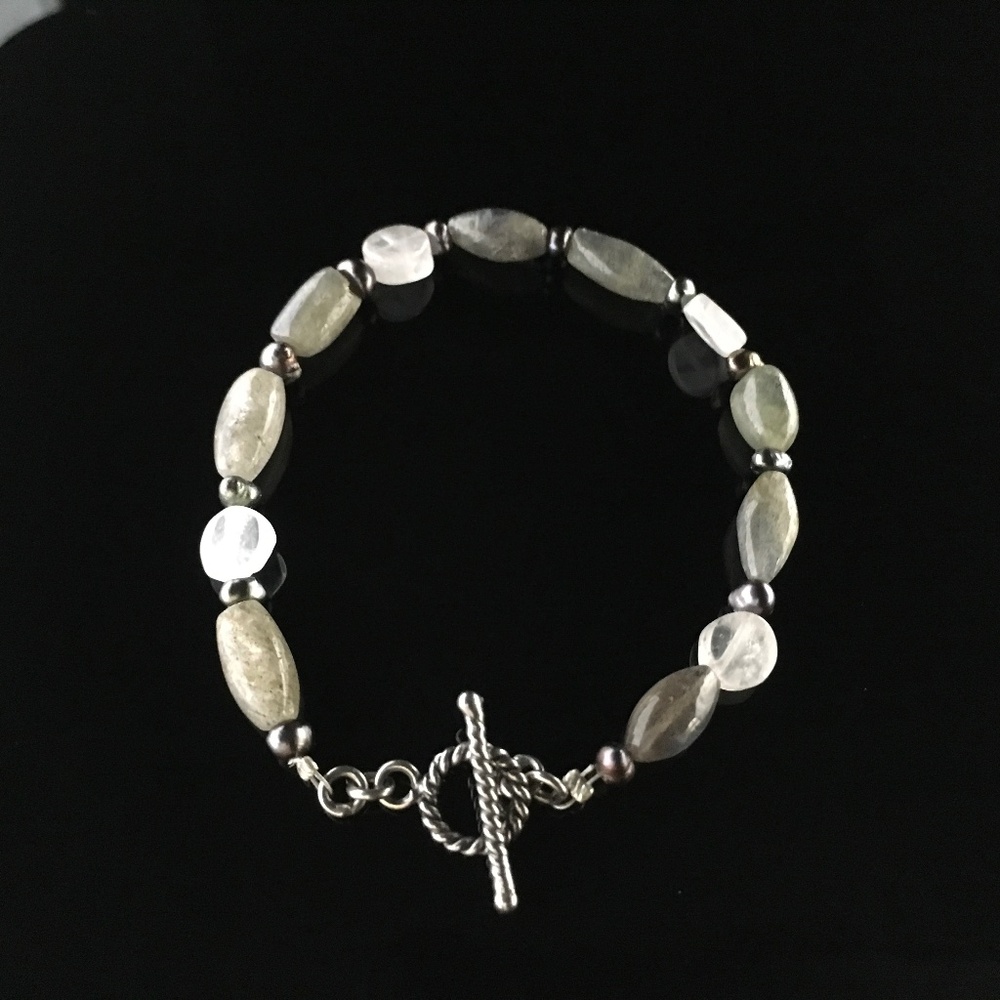 Versatile polished stone bracelet